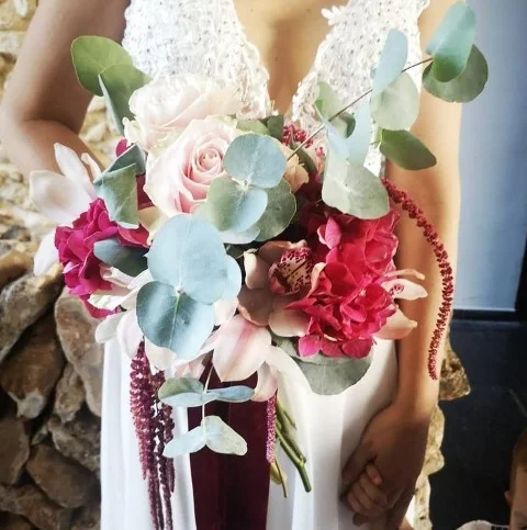 Ramo de novia con flores delicadas